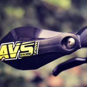 Distribución de protectores de manos AVS Racing para bicicletas